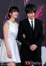 组图：《九家之书》发布 秀智露背李升基帅气