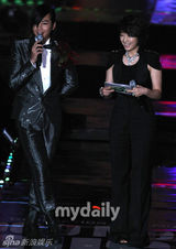 幻灯：少女时代音乐颁奖礼获6项大奖　喜极而泣