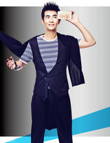 组图：张晓龙登杂志封面 “温太医”变身时尚型男
