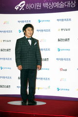 组图：众星亮相韩国百想艺术大赏