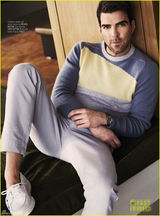 组图：《星际迷航》男星昆图登杂志 造型复古