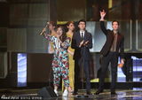 组图：葛仲珊获最佳新人奖 登台表演花裙抢镜
