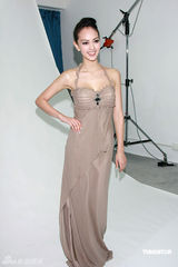 幻灯图：Jessica C薪酬飙高 否认抢Angelababy工作 