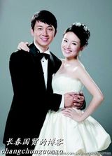 组图：董洁素颜外出购物 离婚程序仍未完成