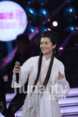 组图：《百变大咖秀》谢娜扮小龙女婀娜起舞