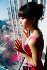 组图：墨霏最新宣传照曝光 爆乳秀腿神情慵懒