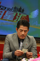 组图：《圣诞玫瑰》做客 桂纶镁邀张震演色魔