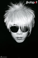 《大周末》封面致敬经典 海清黄义达扮时尚先锋(图)