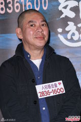 组图：蔡明亮李康生牵手公益 放电影助街友饱餐