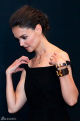 组图：阿汤嫂小黑裙亮相京城 期待与张艺谋合作