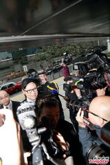 组图：陈志云贪污案重审 王喜陪同表情轻松