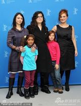 高清：竞赛片《奖励》发布会 导演宝拉携众演员到场