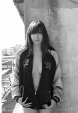 组图：周韦彤日本拍摄新写真 性感尺度再升级