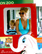 组图：盘点布兰妮与儿子温馨瞬间