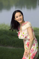 组图：张大静清新写真尽显优雅婉约的亲和力