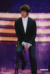 幻灯：香港金像奖现场 李治廷深情献唱