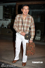 幻灯：香港老牌明星出席派对 赵雅芝夫妇甜蜜亮相