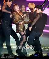 组图：韩团brown eyed girls办19禁演唱会大玩性感