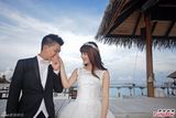组图：裕美邀亲朋见证婚礼 公开甜蜜婚纱照