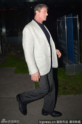 组图：史泰龙全家聚餐 女儿们亭亭玉立齐晒长腿