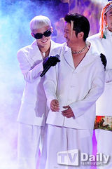 组图：韩星GD刘在石等无限挑战歌谣节献唱