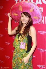 组图：官恩娜签华纳否认逼走薛凯琪