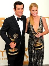 组图：艾美奖后台 喜剧类最佳男女配角亮相