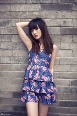 组图：秦子涵夏日清新写真 性感俏皮秀美腿