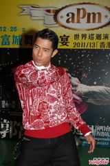 组图：郭富城单身圣诞不寂寞 否认购四百万跑车