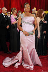 高清组图：奥斯卡红毯 奎因-拉蒂法礼服粉嫩 