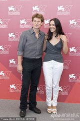 高清图：《一个女人》发布 导演吉亚塔携老公秀恩爱