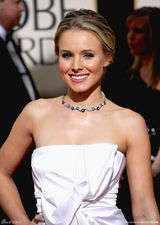 高清组图：克里斯汀-贝尔颈链配裹胸礼服光彩照人