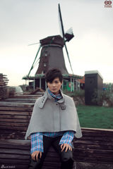 组图：李宇春新年写真发布 俏皮鬼马春式魅力