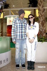 幻灯图：范玮琪秀钻戒 陈建州称年内一定办婚礼