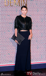 组图：尹恩惠韩智敏等出席服装品牌时装展