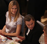 高清图：莱昂纳多与前女友复合 贴面耳语情话不断 