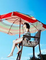 组图：马苏《男人装》海洋写真妩媚叛逆