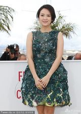 组图：章子怡透视美裙酥胸隐现金饰闪耀