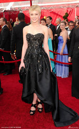 高清组图：凯芮-穆里根亮相黑裙优雅俏皮可人