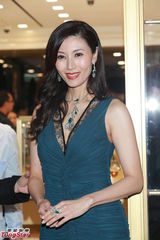 组图：李嘉欣性感亮相优雅妩媚