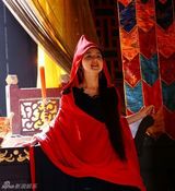 幻灯图：李倩变身狠角色 与欧阳震华《天师》过招