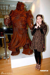 幻灯组图：丁子高情人节陪家人 杨千嬅虎年暂不添丁