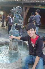 高清组图：黄明游玩东京迪士尼 重返童年欢乐时光