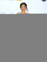 组图：《摩登家庭》小美女萨拉-海兰德露背