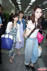 组图：AKB48三成员靓丽抵台 菊地彩香超萌露肚