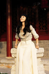 组图：张静初复古芭比登封面 解读幸运秘籍