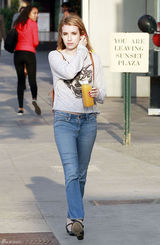 高清组图：朱莉亚-罗伯兹侄女艾玛-罗伯兹街拍