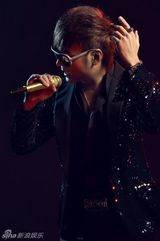 组图：焦恩俊首张专辑《文森特先生》封面曝光