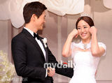 组图：韩国明星情侣刘志泰金孝珍婚礼新闻发布会
