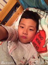 组图：郭涛爱子石头成长相册 小大人纯爷们儿